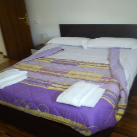 Casa Vacanza Holiday Villa Pieris Bagian luar foto