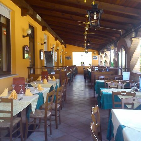 Casa Vacanza Holiday Villa Pieris Bagian luar foto