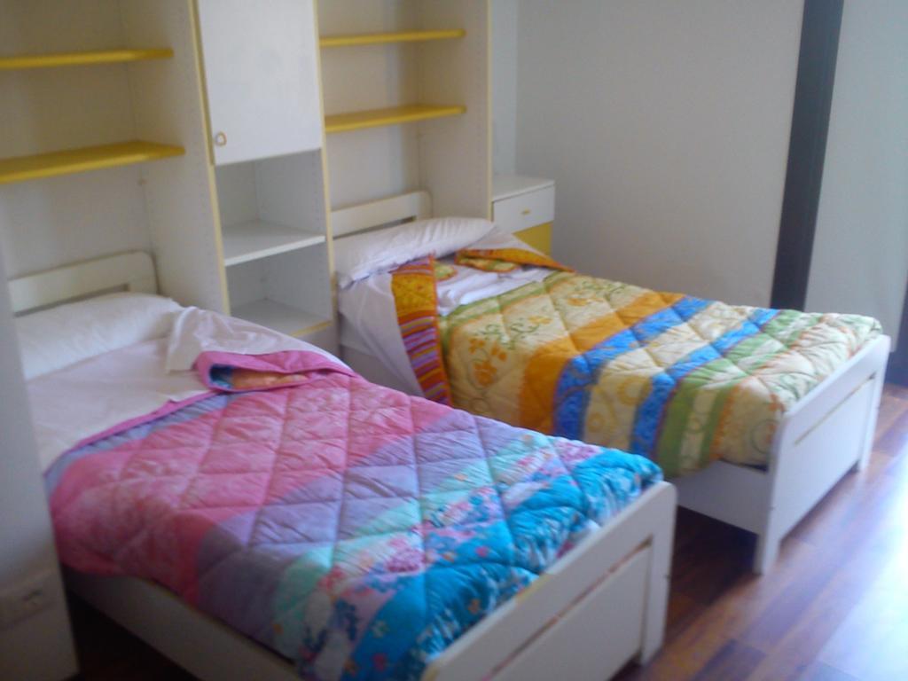 Casa Vacanza Holiday Villa Pieris Bagian luar foto