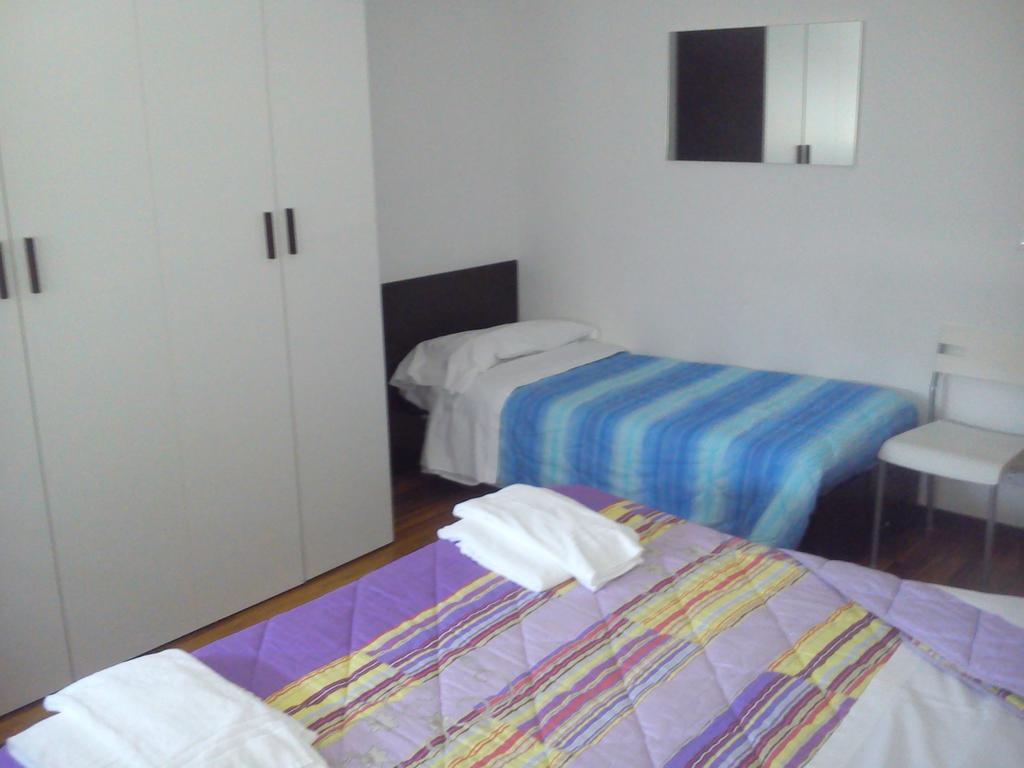 Casa Vacanza Holiday Villa Pieris Bagian luar foto