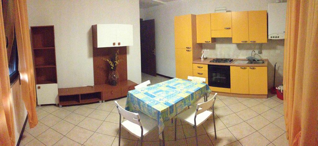 Casa Vacanza Holiday Villa Pieris Bagian luar foto