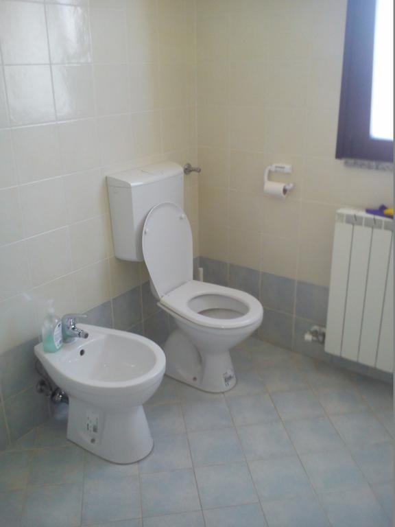 Casa Vacanza Holiday Villa Pieris Bagian luar foto