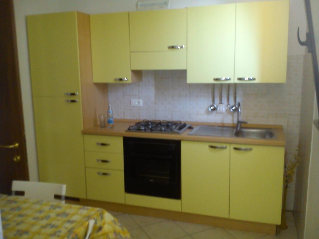 Casa Vacanza Holiday Villa Pieris Bagian luar foto